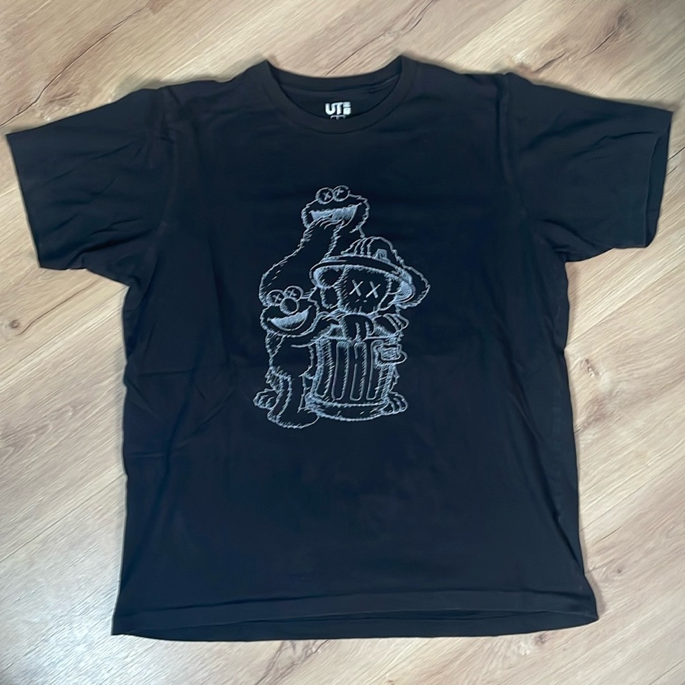 Uniqlo x Kaws Sesame‎ Street T-Shirt. Large. Black. GUC.